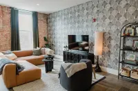 The Eleanor- Modern Downtown 2 Bedroom Apartment
