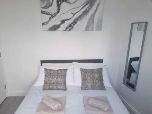 New x2 bedroom apartment free parking & Wi-Fi