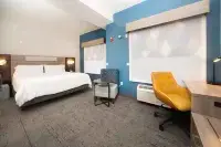 Holiday Inn Express & Suites Indianapolis - East