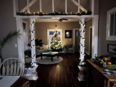 Charming 3-bedroom Craftsman house in delightful Willow Springs, MO