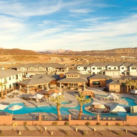 Spacious 5 Bedrooms 6 Bathrooms Near Zion Private Pool & Extra Large Hot Tub
