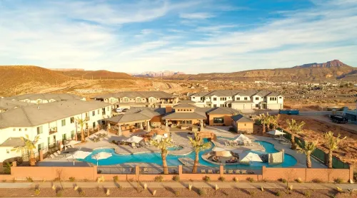 Spacious 5 Bedrooms 6 Bathrooms Near Zion Private Pool & Extra Large Hot Tub