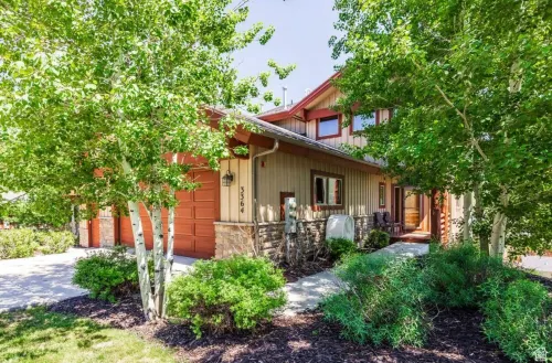 BEAUTIFUL VIEWS! Your Mountain Chic Oasis awaits - perfect location Hotel a Summit Park