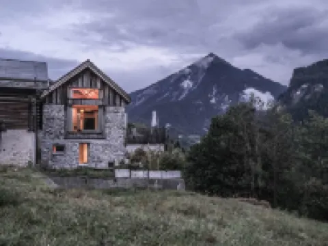 Tgiasa Smit Hotels in 