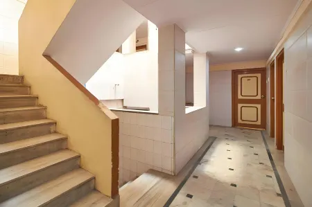 Hotel Madhuram Отели рядом с достопримечательностью «Veraval Seafront»