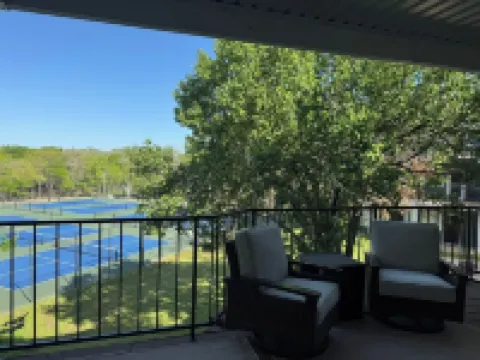 STEPS TO LAKE TEXOMA & TANGLEWOOD RESORT - MEMBERSHIP ACCESS INCLUDED