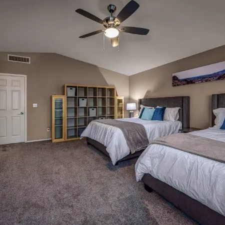 Upscale, Ideal for Entertaining Large Groups, 50+ 5 Star Reviews