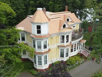 Evangeline's Tower Bed & Breakfast Hotels near Joggins Fossil Cliffs & Centre