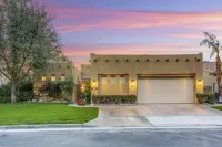 Wild Rose: Pool, Spa, Large Private Yard, CornHole