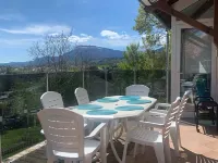 South-facing villa in the heights of GAP with panoramic mountain views Hôtels à : Gap