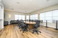 Tropical Lakeview Condo w. Vegas Game Room - 1014