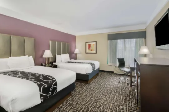 라 퀸타 인 & 스위트 캔턴 캔턴