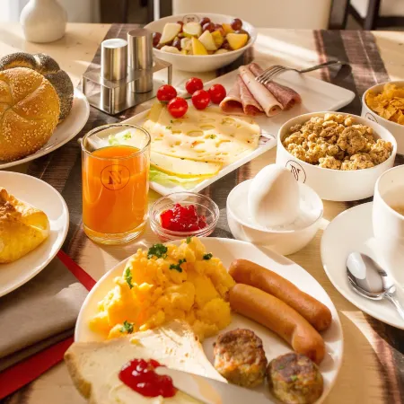 Naam Hotel & Apartments Frankfurt City-Messe Airport Отели рядом с достопримечательностью «Хехст»