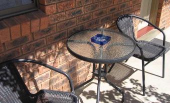 Barrass's John Bright Motor Inn