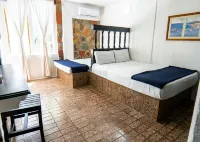 Mar Paraiso Queen