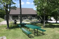 Ski-in, Ski-Out 2 Br Condo with View of Ski Lift! Condo