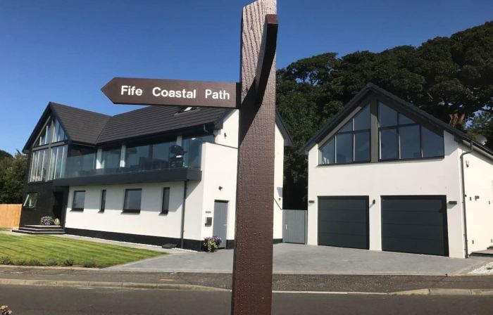 1 Bed Studio - Sleeps 4 - Parking - Wifi