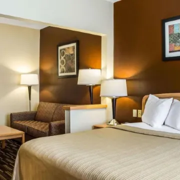 Quality Suites Near West Acres