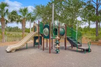 Walk2Beach & Pools, Golf Cart, Family Friendly, 4Br