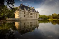 Hôtel Grand Monarque โรงแรมใน