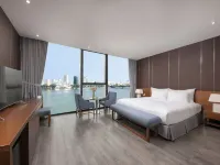Avora Hotel Hotels near Han River