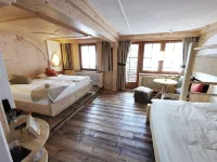 Spannort Family Home with Common Kitchen and Self Check-IN