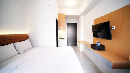Tidy and Cozy Stay Studio Apartment at Suncity Residence Отели в г. Sidoarjo