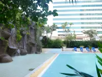 Menara Peninsula Hotel - Pools
