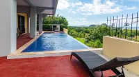 Coastal-Inspired Condo w/ Infinity Pool & Oceanview Terrace - con vistas al mar