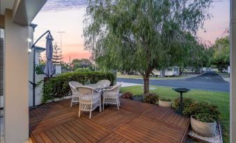 Foreshore Escape - Your Ultimate Coastal Retreat