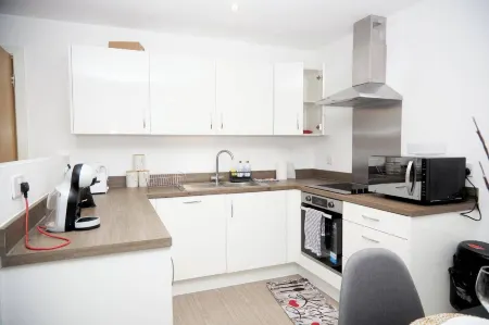 Apartment-sleeps4-streetparking-balcony-duplex Отели рядом со станцией Сальфорд-Кремниевая железнодорожная станция