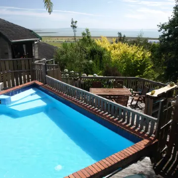 Grafton Cottage & Chalets