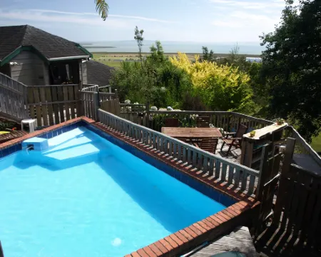 Grafton Cottage & Chalets Hotels in Thames