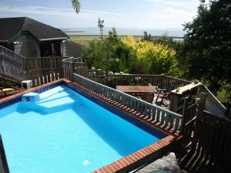 Grafton Cottage & Chalets