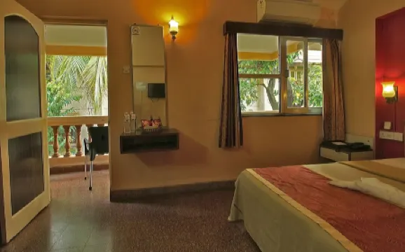 Hotel Gopika International Отели рядом с достопримечательностью «Мирамар Бич»