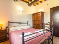 Farmhouse in Perugia with Hot Tub, Swimming Pool, Garden, BBQ