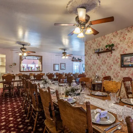 Apples Bed and Breakfast Inn