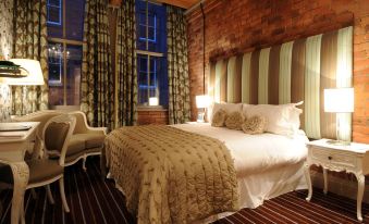 Velvet Hotel