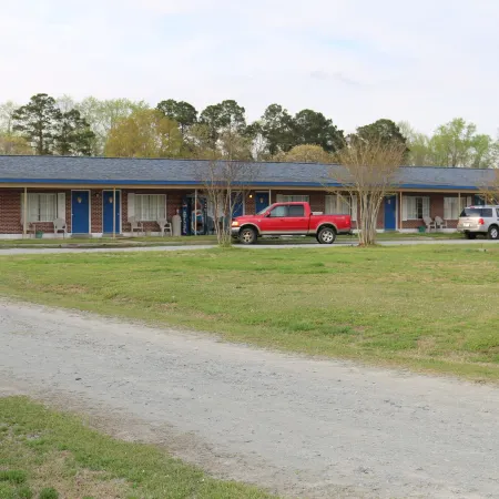 Four Oaks Lodging