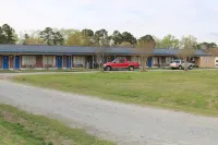 Four Oaks Lodging - Parkplatz