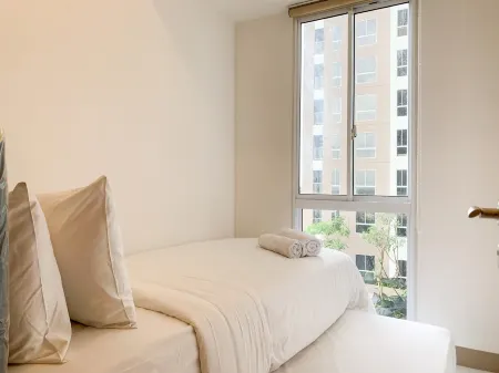 Classic 2Br at 7Th Floor Tokyo Riverside Pik 2Apartment Отели рядом с достопримечательностью «Pelabuhan Tanjung Pasir»