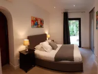 Hpc Suites - Cassis Centre - Parking Gratuit & Piscine Chauffée Hotels in Roquefort-La-Bedoule