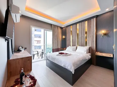Teker Luxury Hotel فنادق في Mezetli