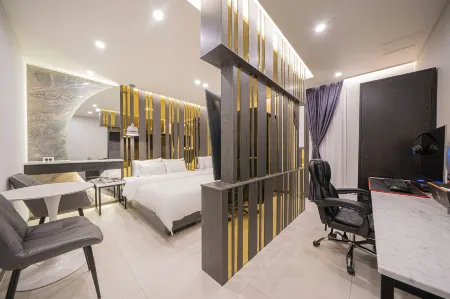 Brown Dot Hotel Sinan Отели рядом с достопримечательностью «Национальный университет Чоннам»