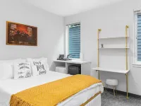 Bobba Fett's Carbonite Suite Hotels near West Point Lighthouse