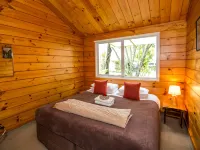 Tatahi Cove Back Packer Hotels in Hahei