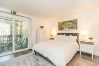 Slope-Side Studio Bliss Ski-InSki-Out, Renovated at Blue, Hot Tub, Fast Wi-Fi