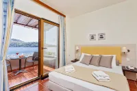 Blue Green Bay Hotels in Скопелос