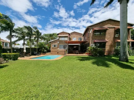 Hillton Manor Guest House Отели в г. Ричардс Бей