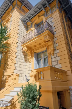 Maison des Barons Отели рядом с достопримечательностью «Musee Prieure du Vieux Logis»